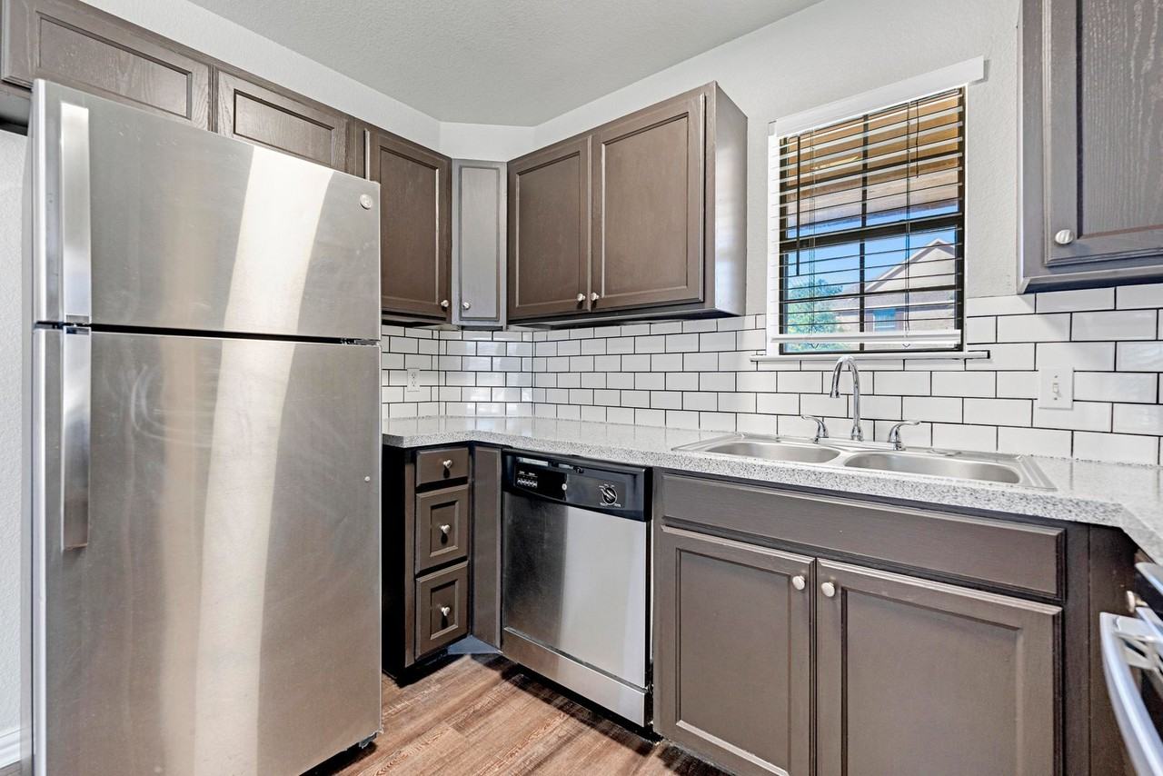 Woodhaven Villas - Photo 7 of 17