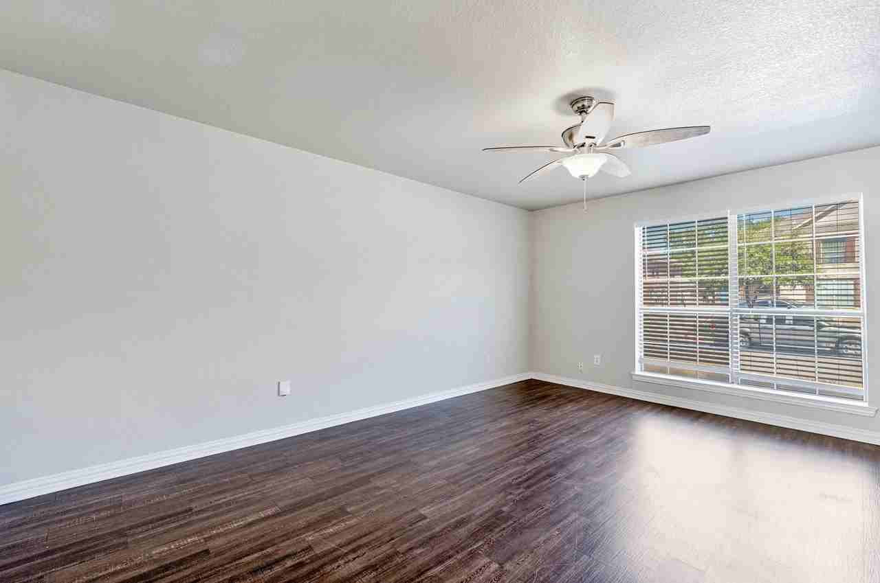 Woodhaven Villas - Photo 3 of 17