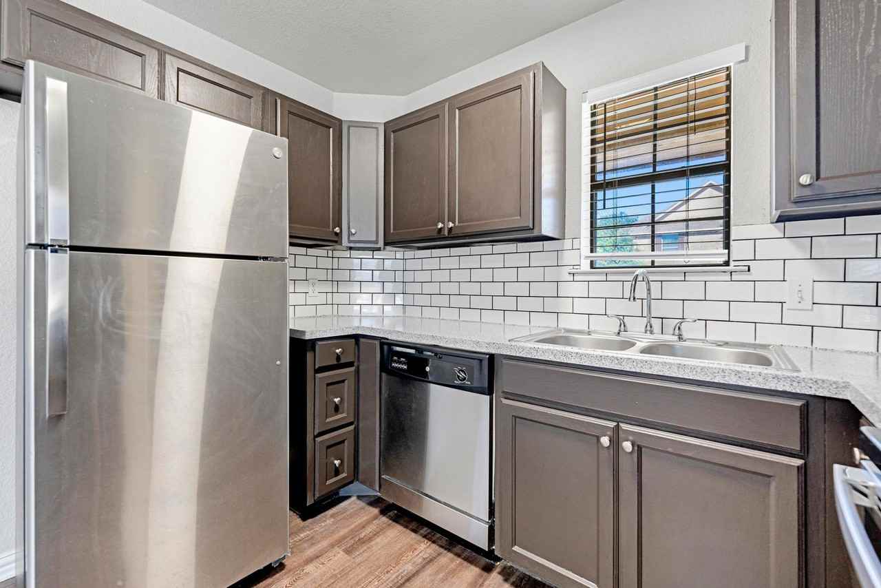 Woodhaven Villas - Photo 7 of 17