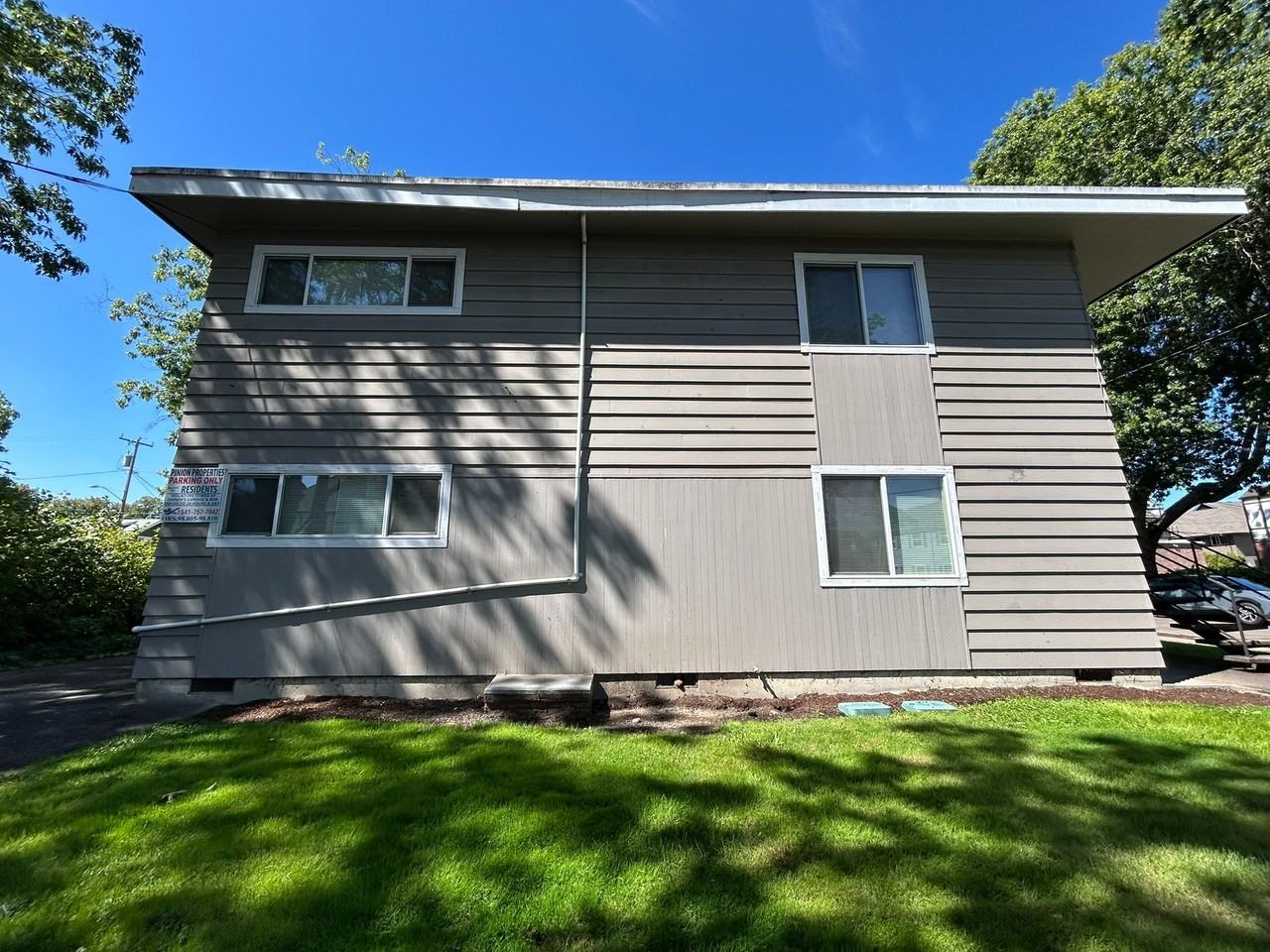 Greekside Apartments - Photo 3 of 4