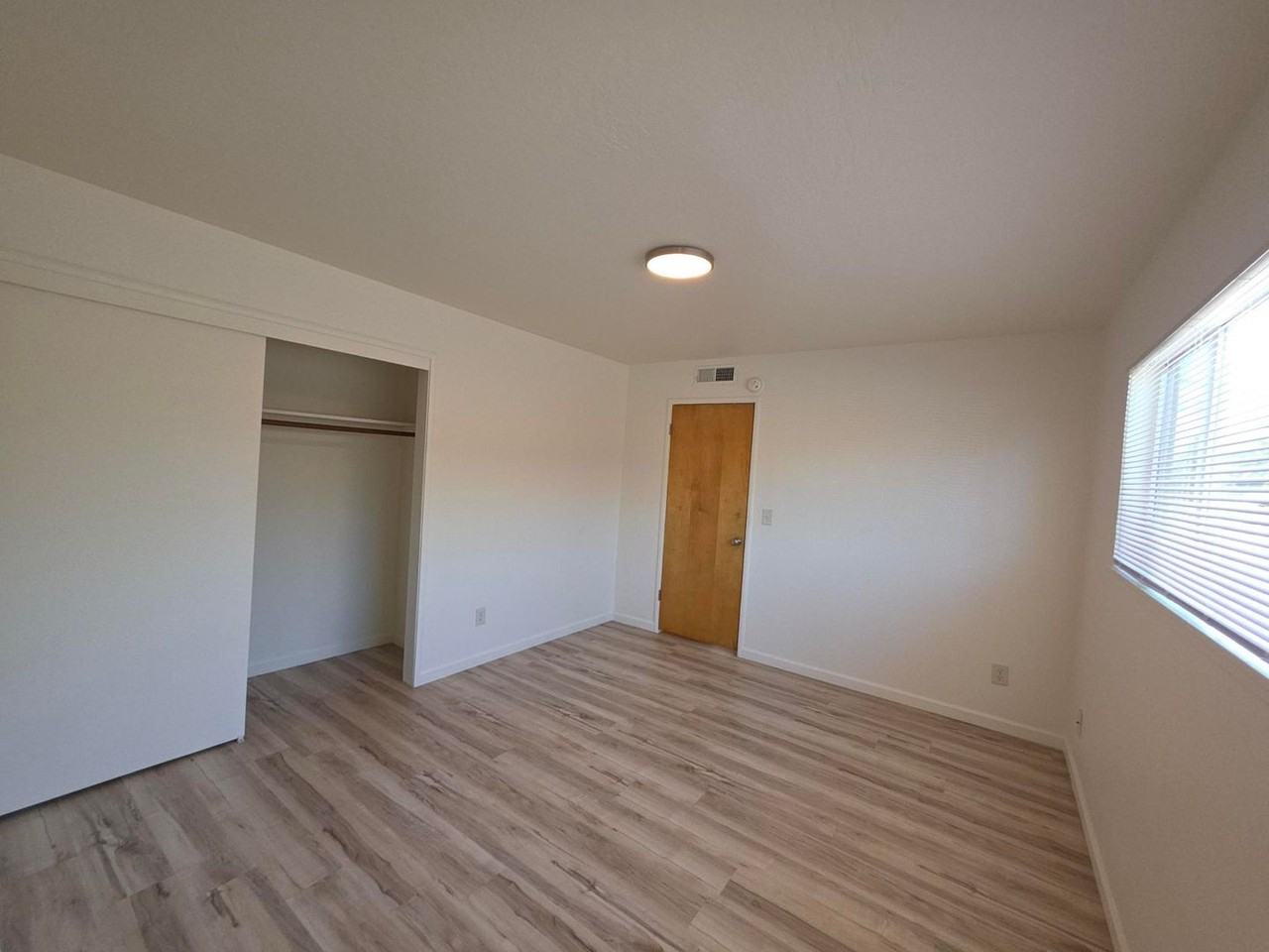 607 - Photo 2 of 15
