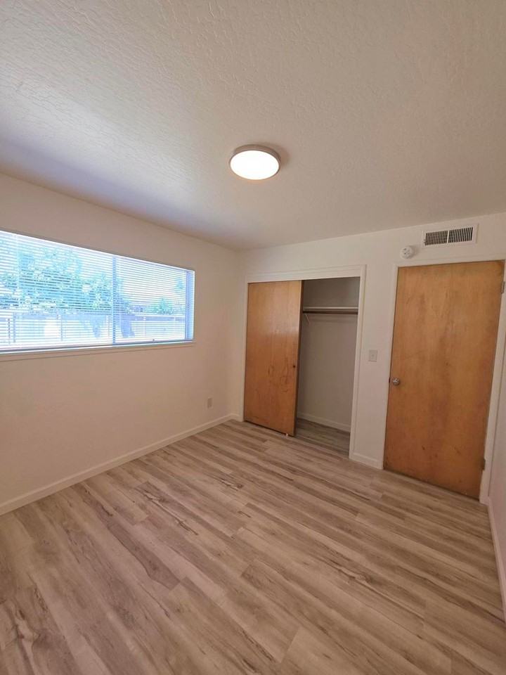 607 - Photo 5 of 15