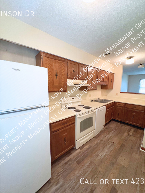 6929 Robinson Dr - Photo 3 of 16