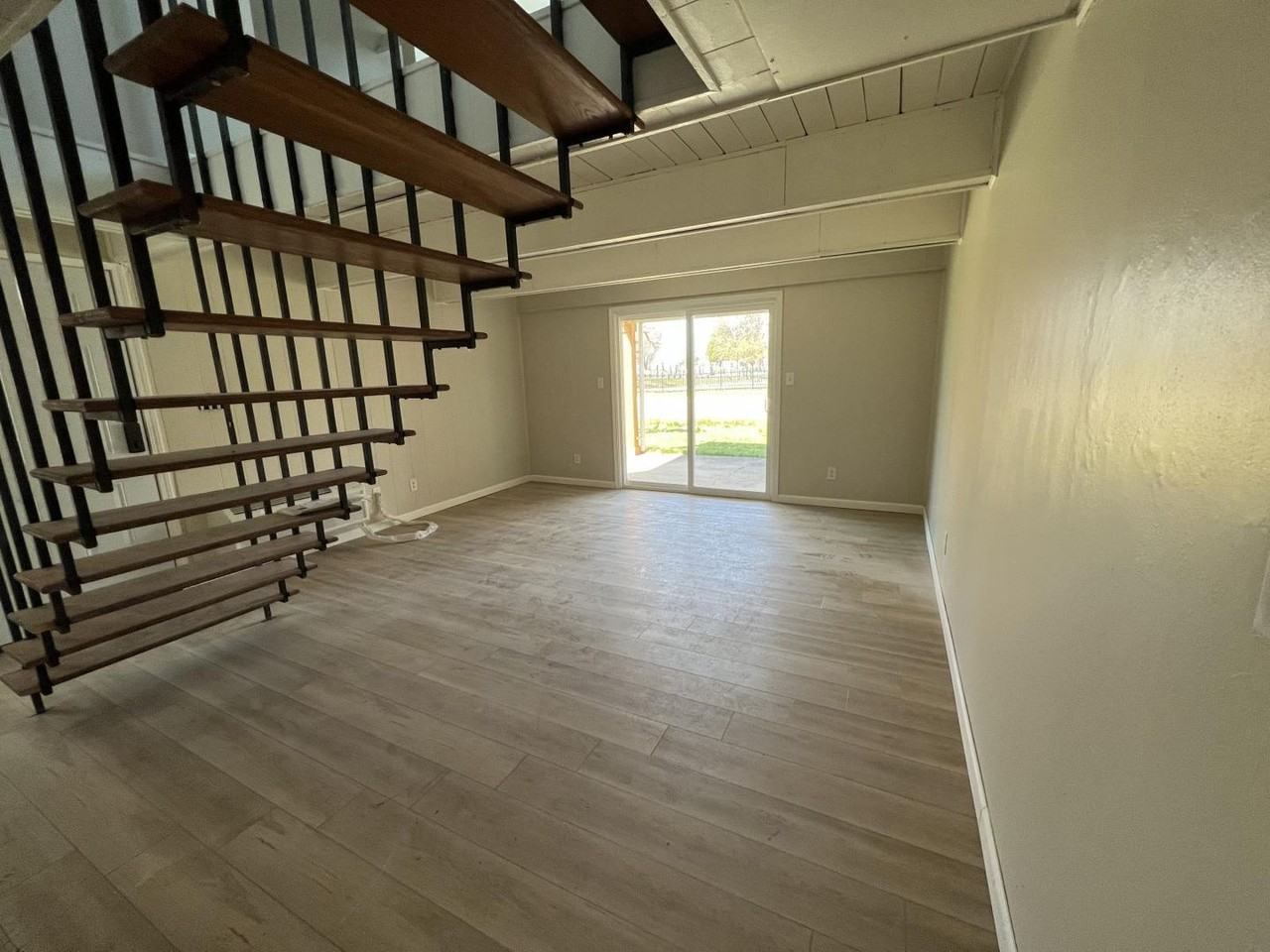 390/396 N Cedar St Apartments - Photo 3 of 7