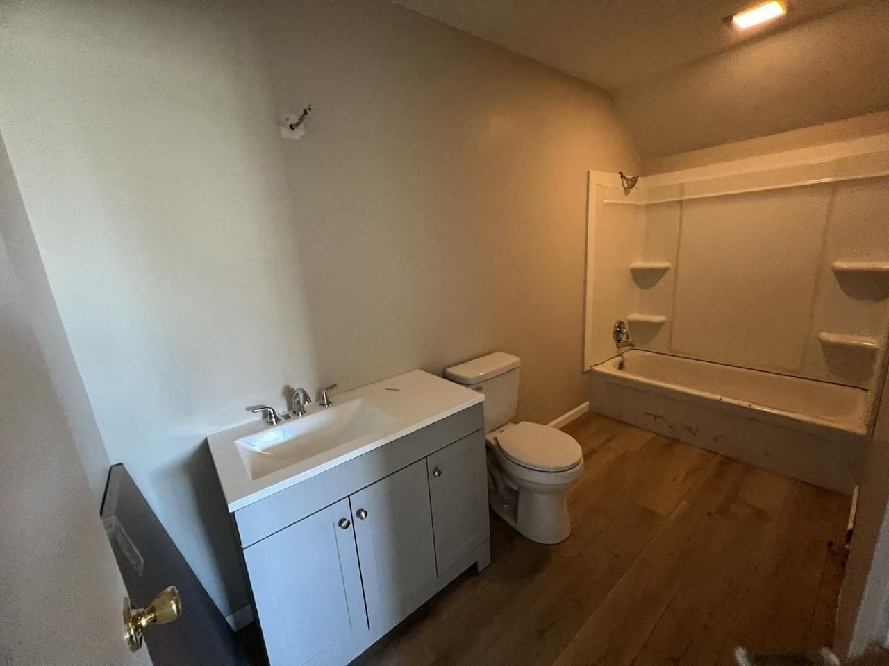390/396 N Cedar St Apartments - Photo 6 of 7