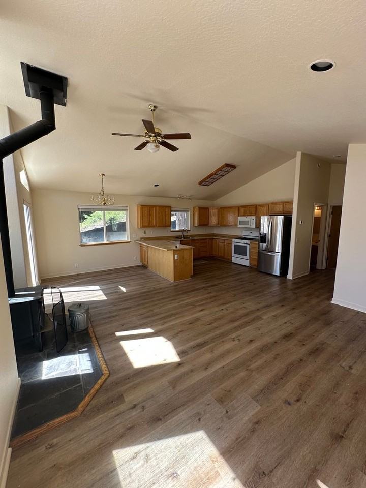 11530 Rhineland Ave - Photo 3 of 20