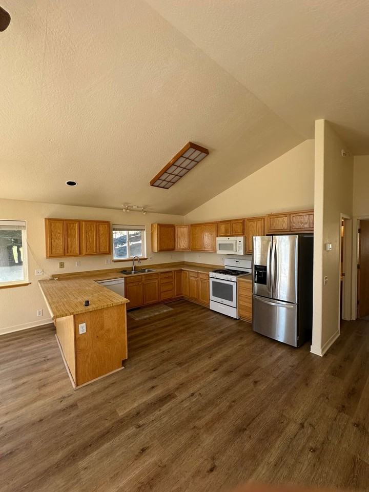 11530 Rhineland Ave - Photo 4 of 20
