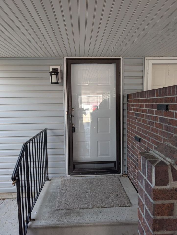 2215 Mirwyn Ct - Photo 3 of 36