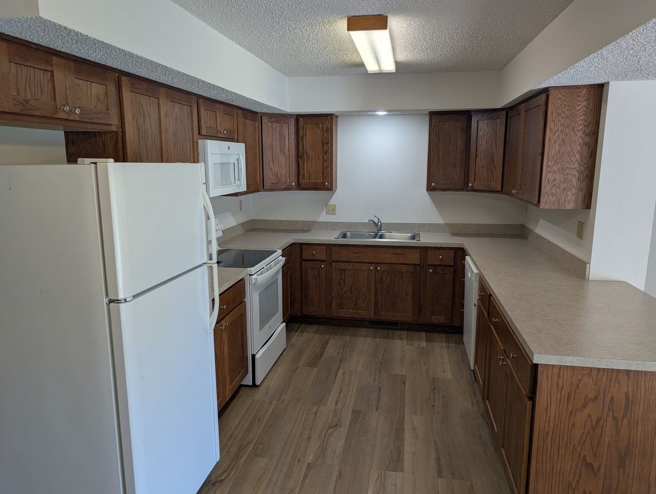 2215 Mirwyn Ct - Photo 4 of 36