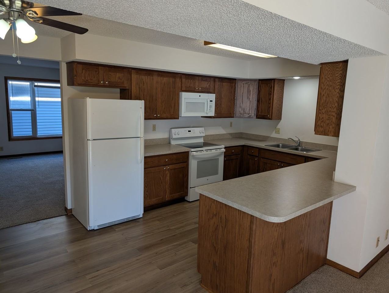 2215 Mirwyn Ct - Photo 5 of 36
