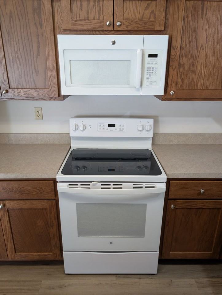 2215 Mirwyn Ct - Photo 6 of 36