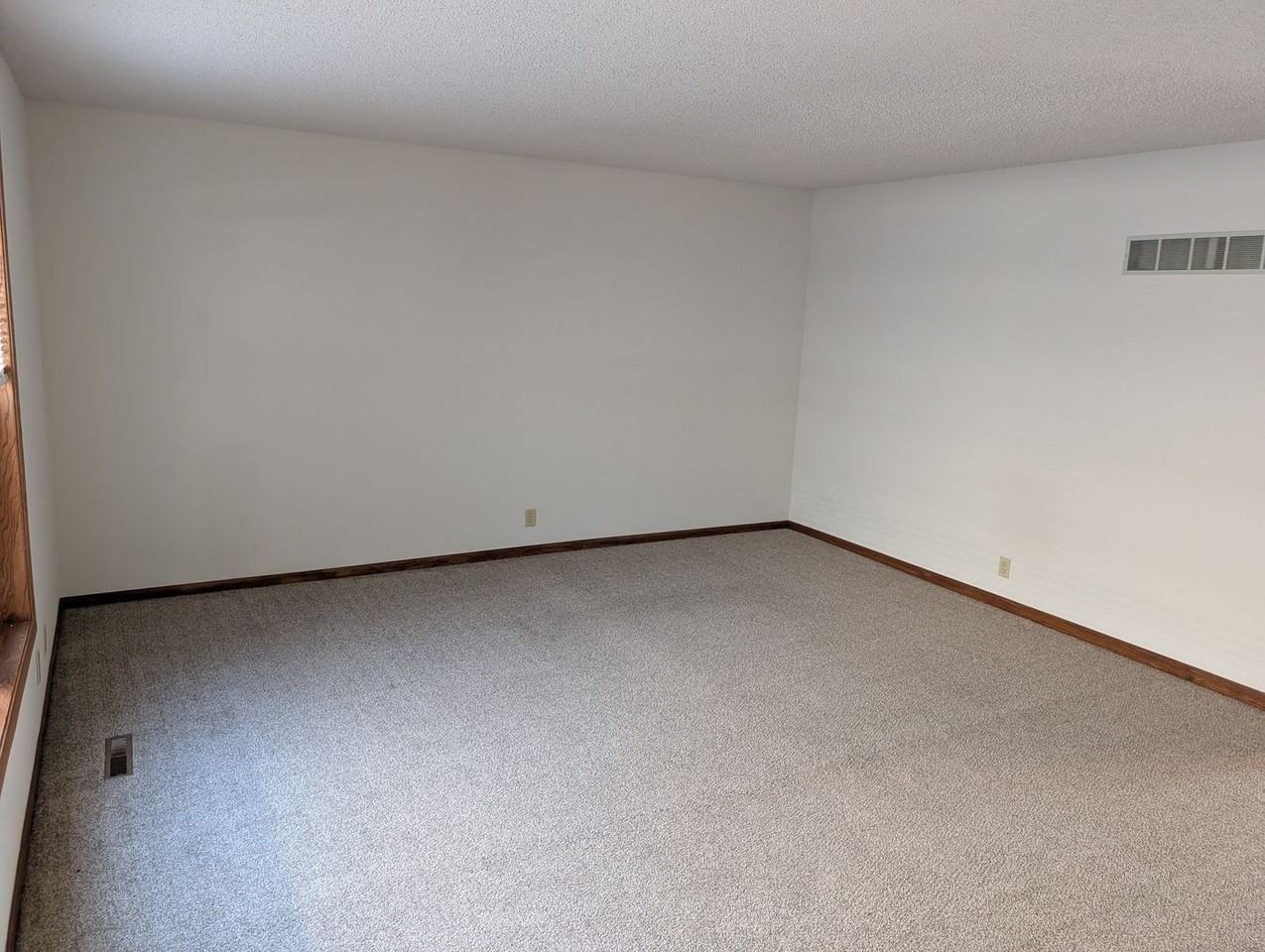 2215 Mirwyn Ct - Photo 7 of 36