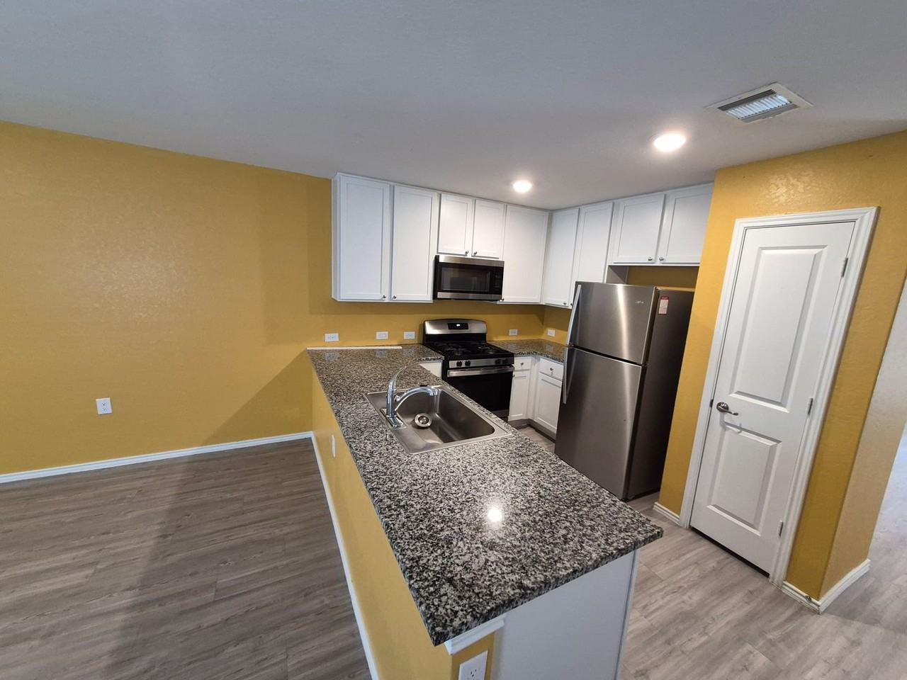 10019 Kersey Ml - Photo 4 of 27