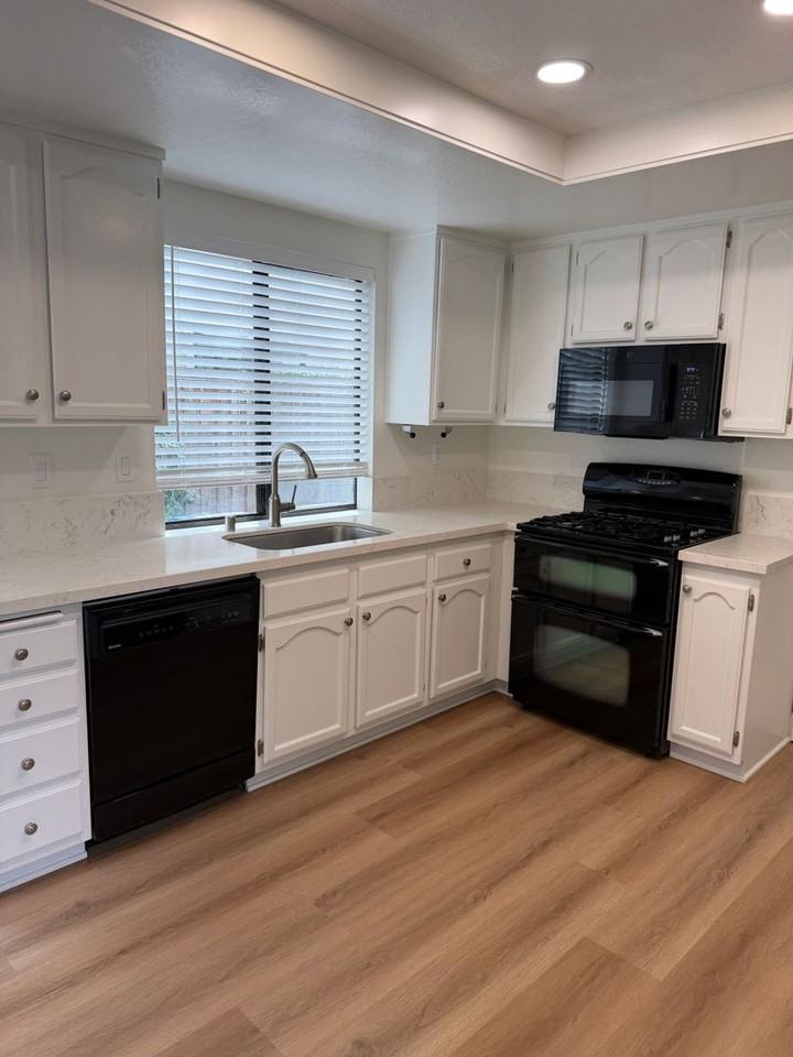 230 Bridgeside Cir - Photo 3 of 29