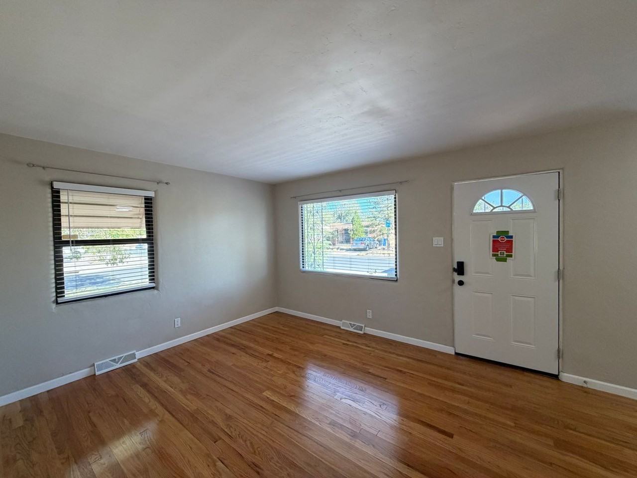 602 Quincy St Se - Photo 4 of 28