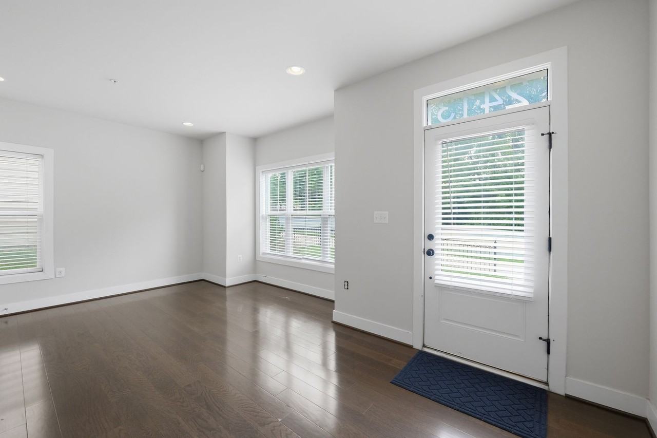 2413 Glenallan Ave - Photo 3 of 34