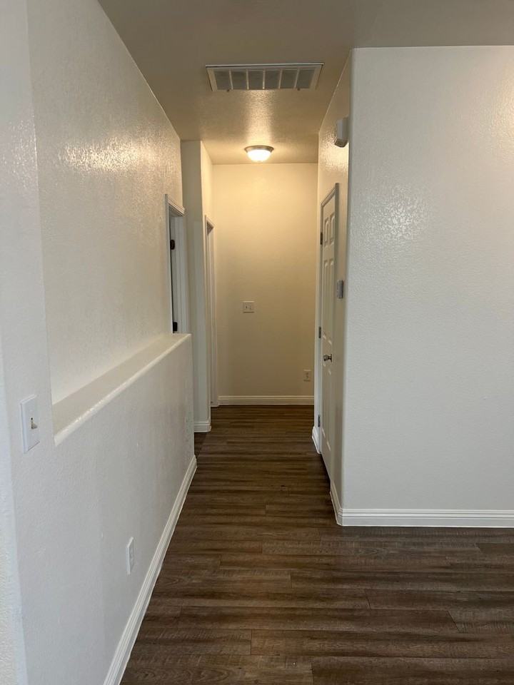 1548 N Valencia Ct - Photo 5 of 17