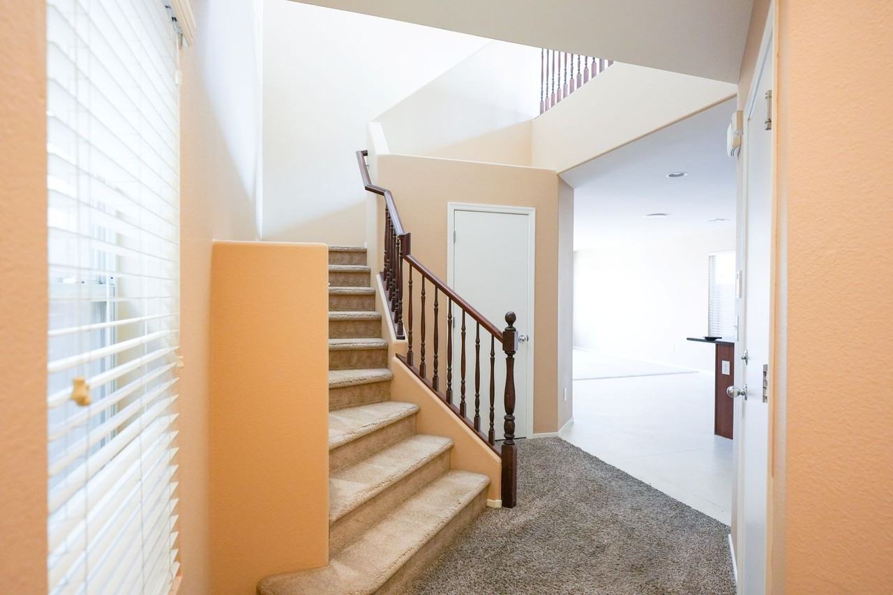 7958 Valladolid Ave - Photo 4 of 29