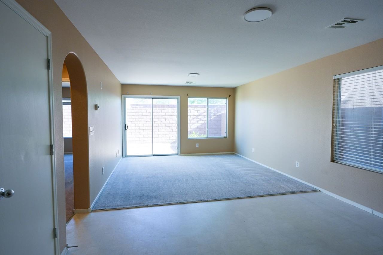 7958 Valladolid Ave - Photo 6 of 29