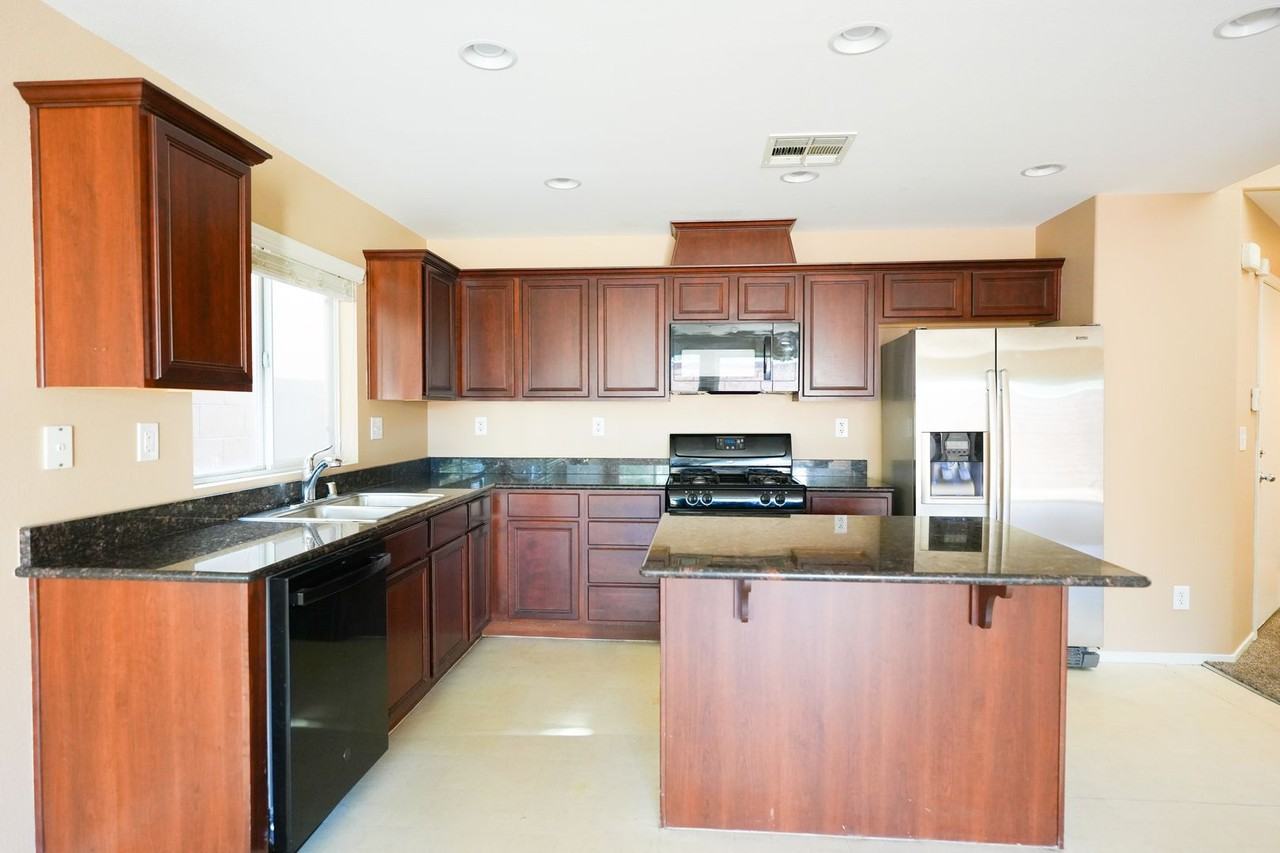 7958 Valladolid Ave - Photo 7 of 29