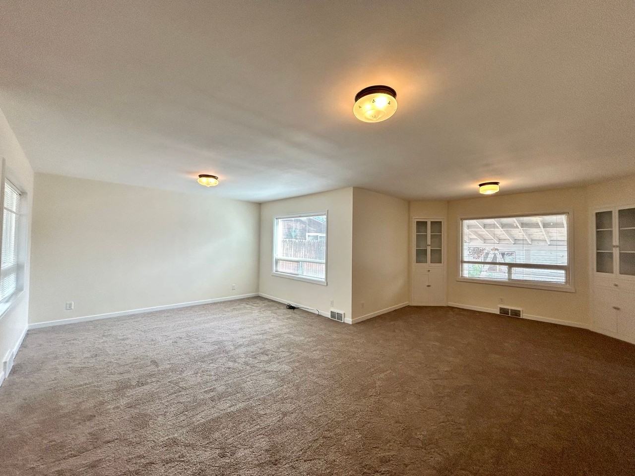 702 E 7th Ave - Photo 5 of 16