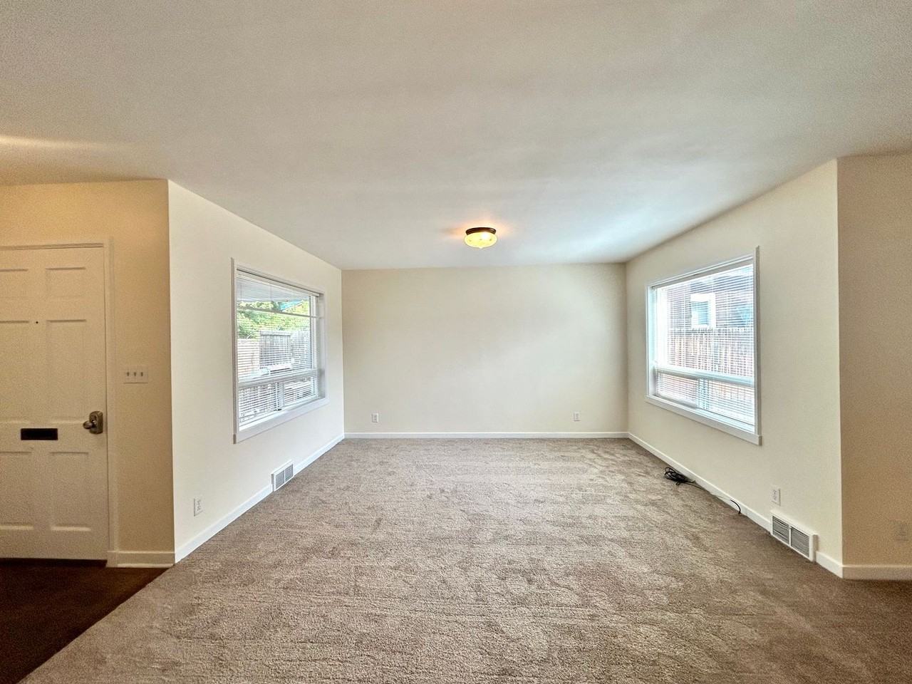702 E 7th Ave - Photo 6 of 16