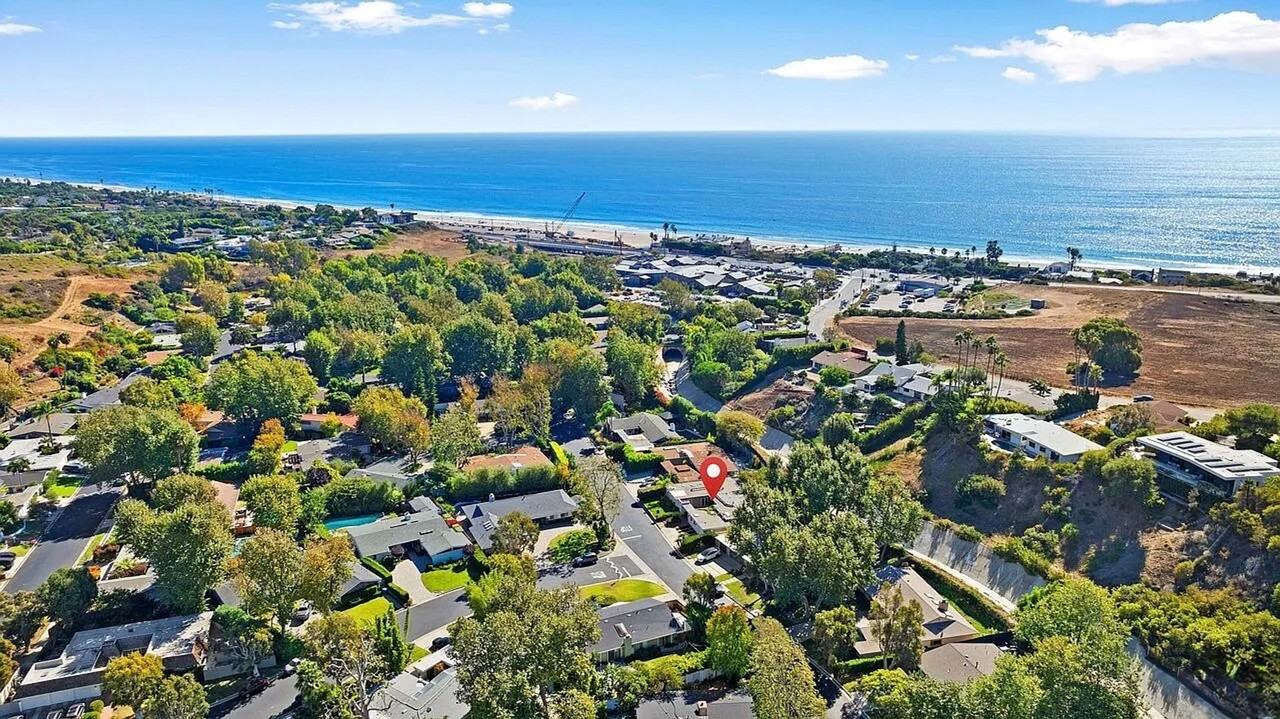 6241 Frondosa Dr - Photo 4 of 50