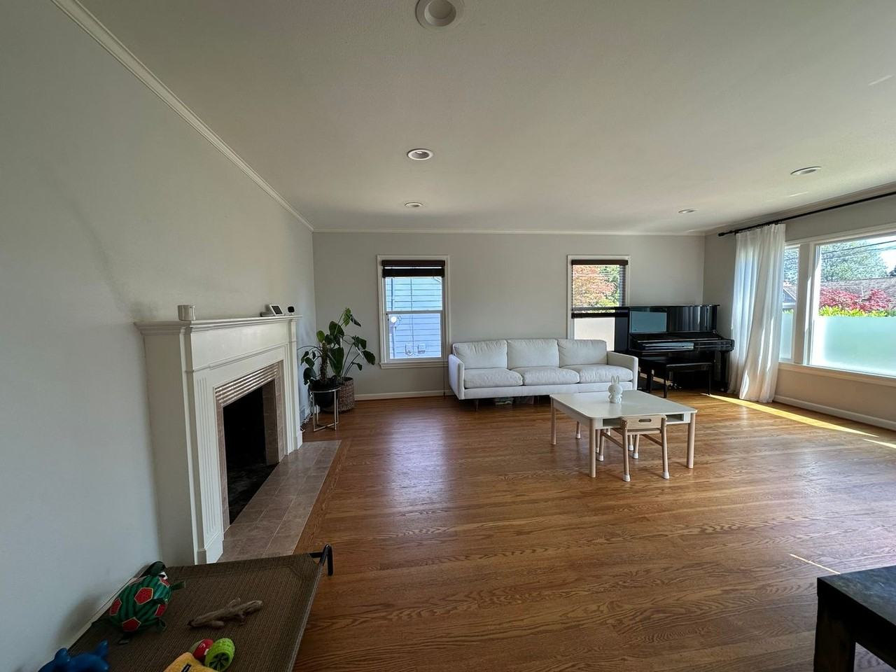 6233 36th Ave Ne - Photo 4 of 44