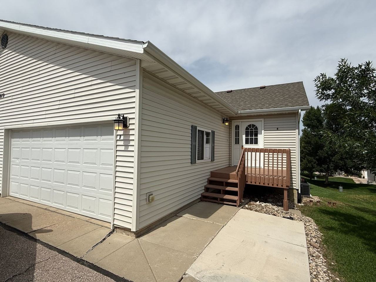 879 E Minnesota St #B - Photo 2 of 16