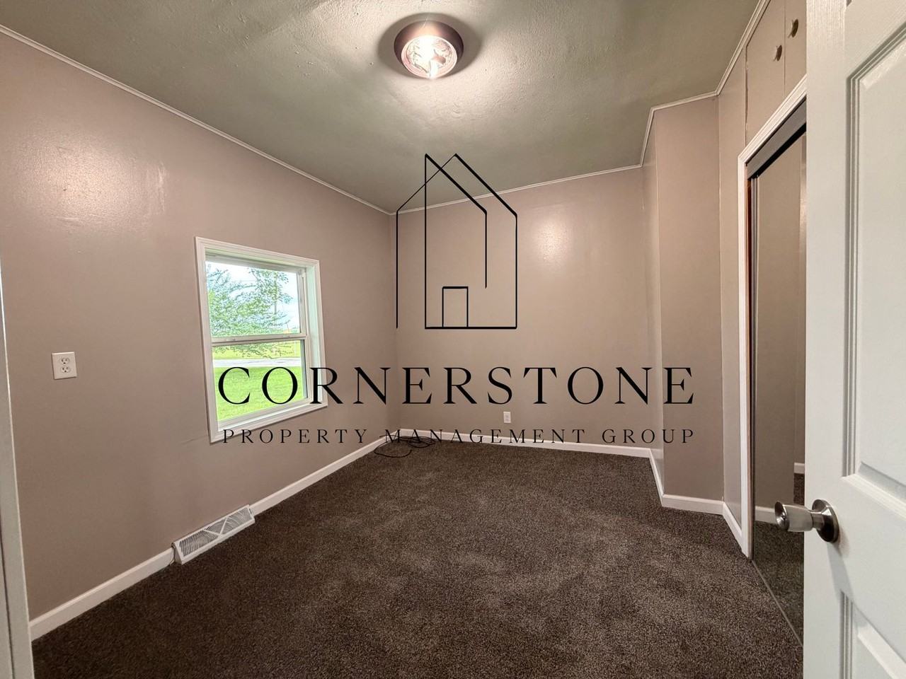276 N Grant St - Photo 4 of 8