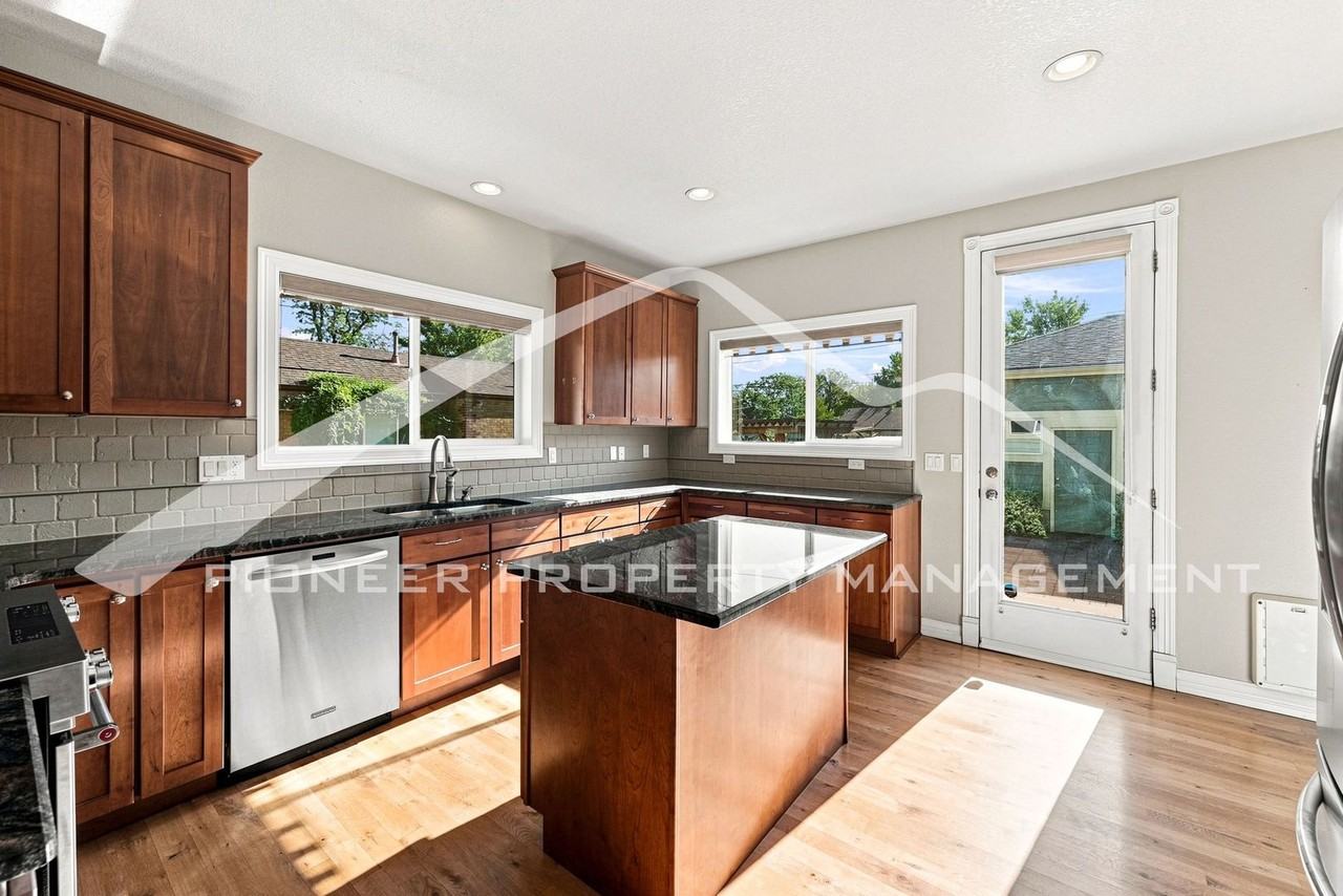 4570 Meade St - Photo 7 of 27