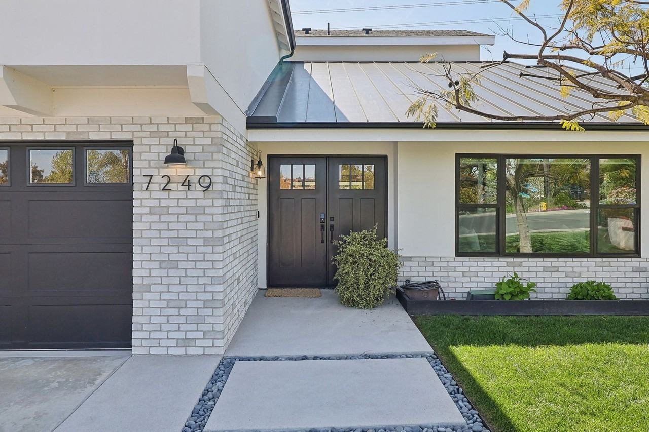 7249 Mimosa Dr - Photo 4 of 50
