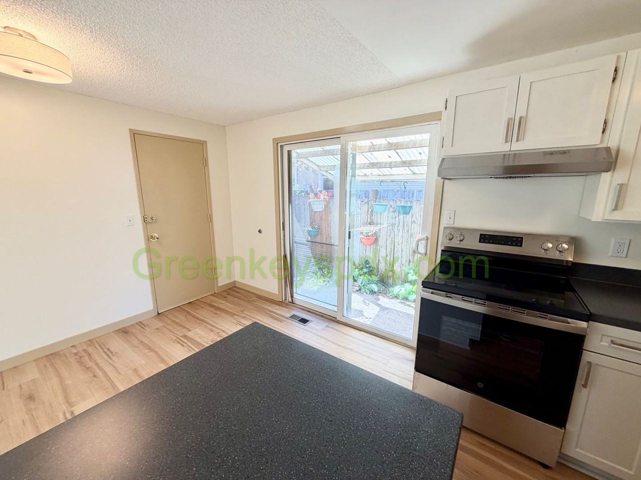 6837 Se Ramona St - Photo 6 of 28