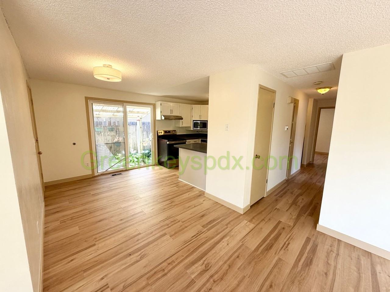6837 Se Ramona St - Photo 4 of 28
