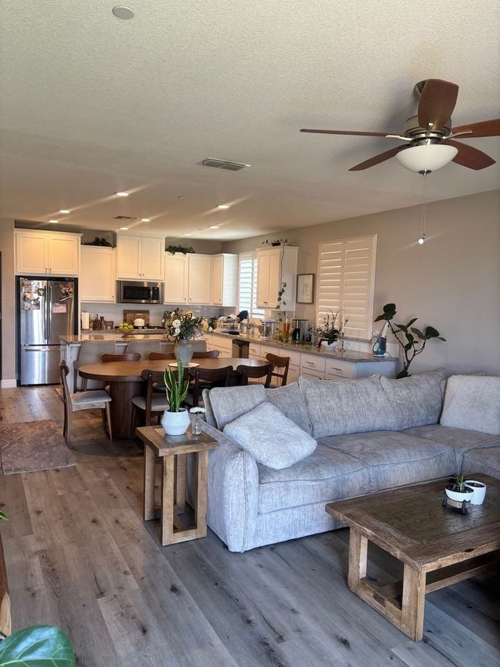 636 Pinelli Dr - Photo 6 of 8