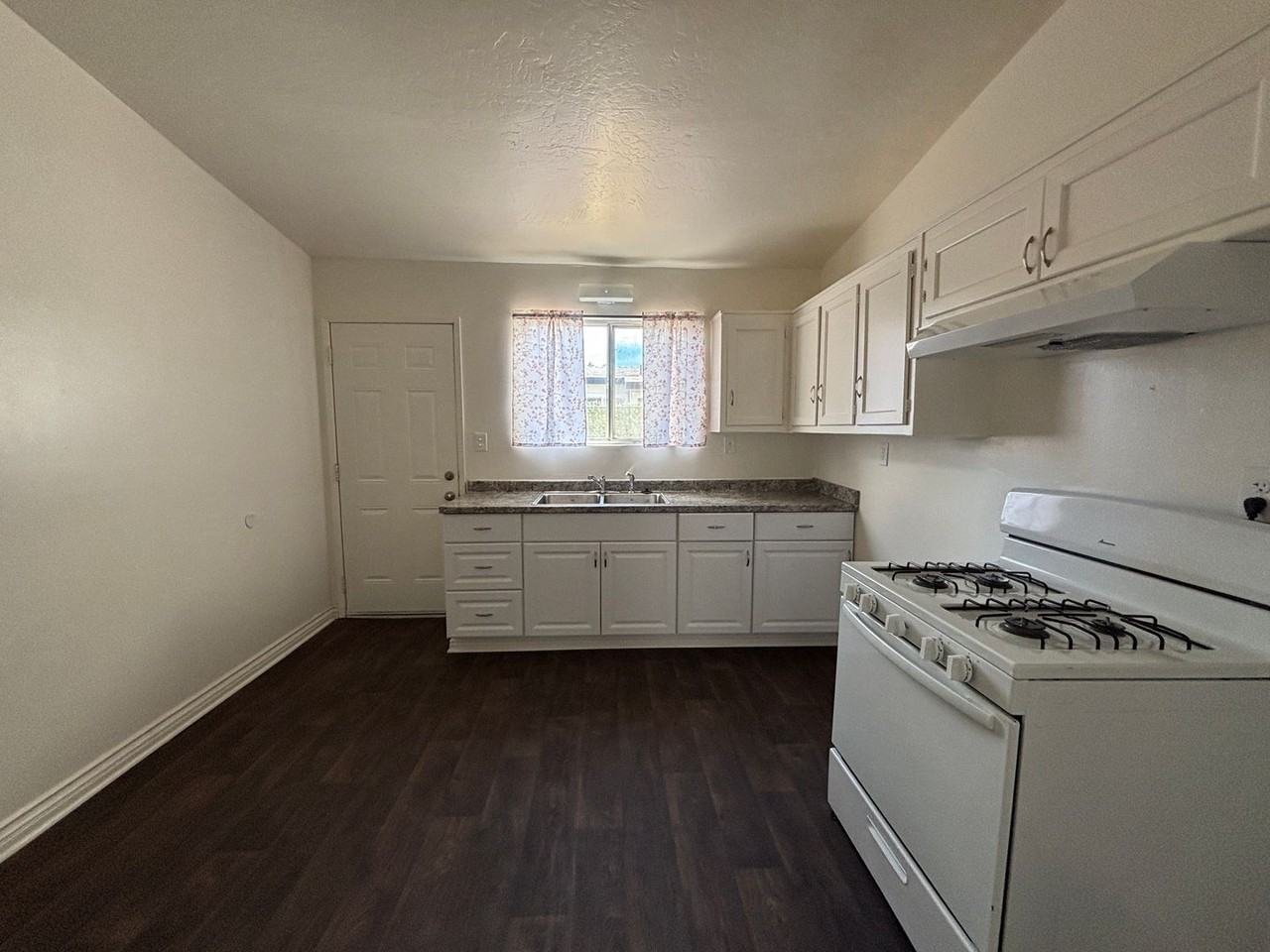 45503 Cedar Ave - Photo 7 of 20