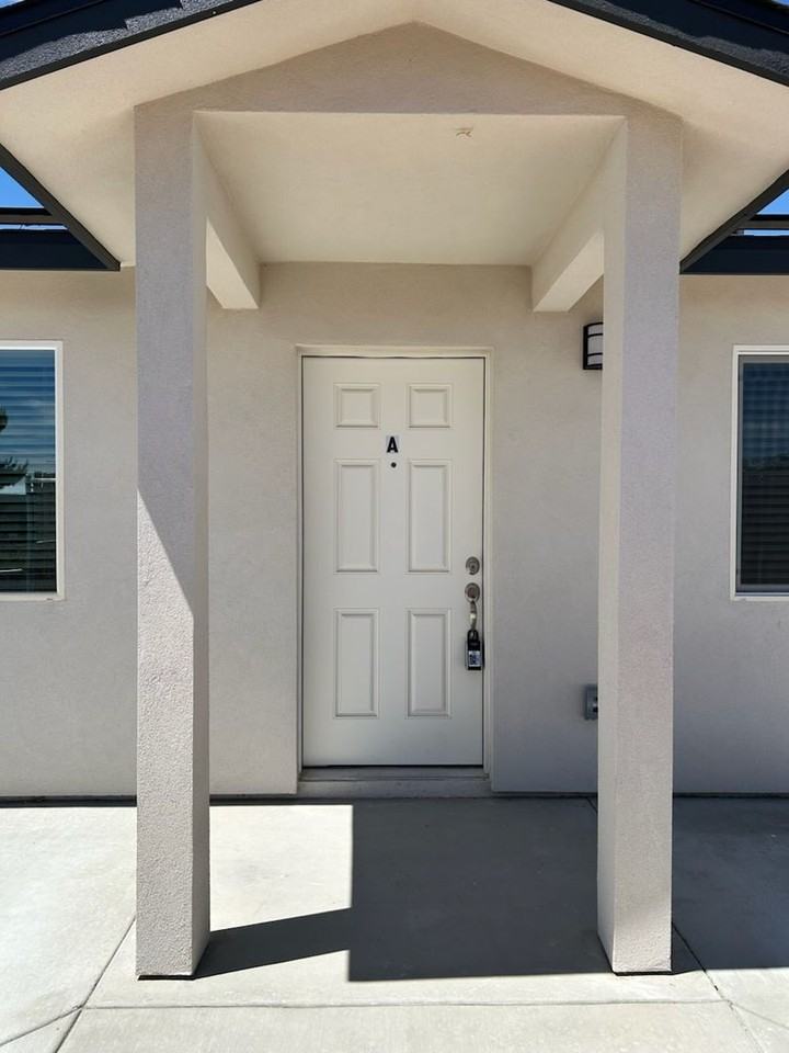 1340 W Mariposa Ave - Photo 2 of 13