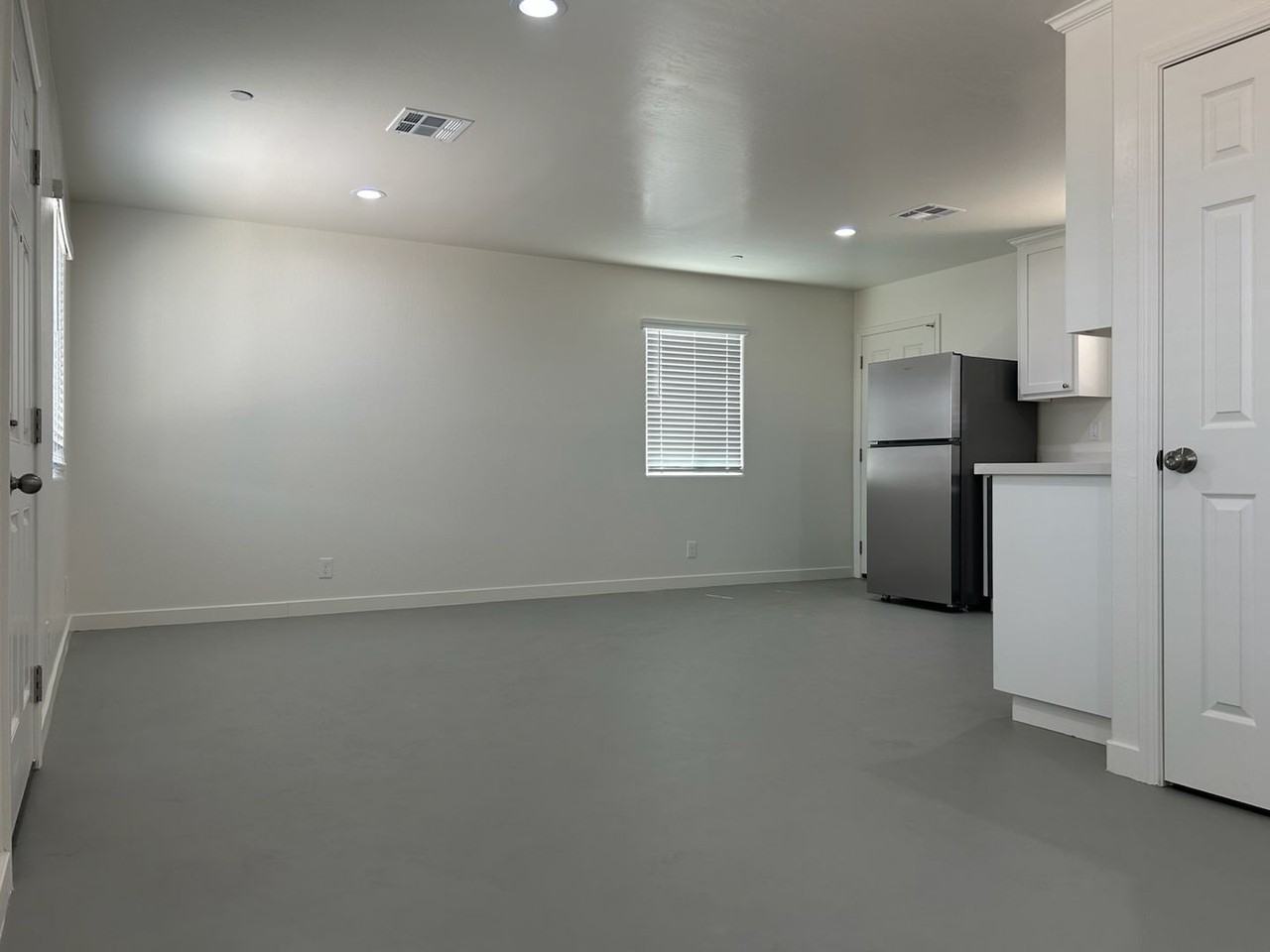 1340 W Mariposa Ave - Photo 3 of 13