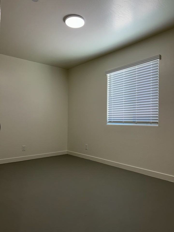 1340 W Mariposa Ave - Photo 7 of 13
