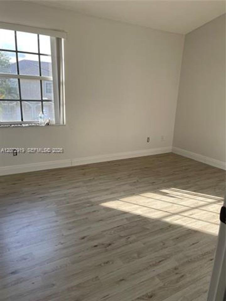 321 321 SW 120th Ave th 321 - Photo 6 of 6