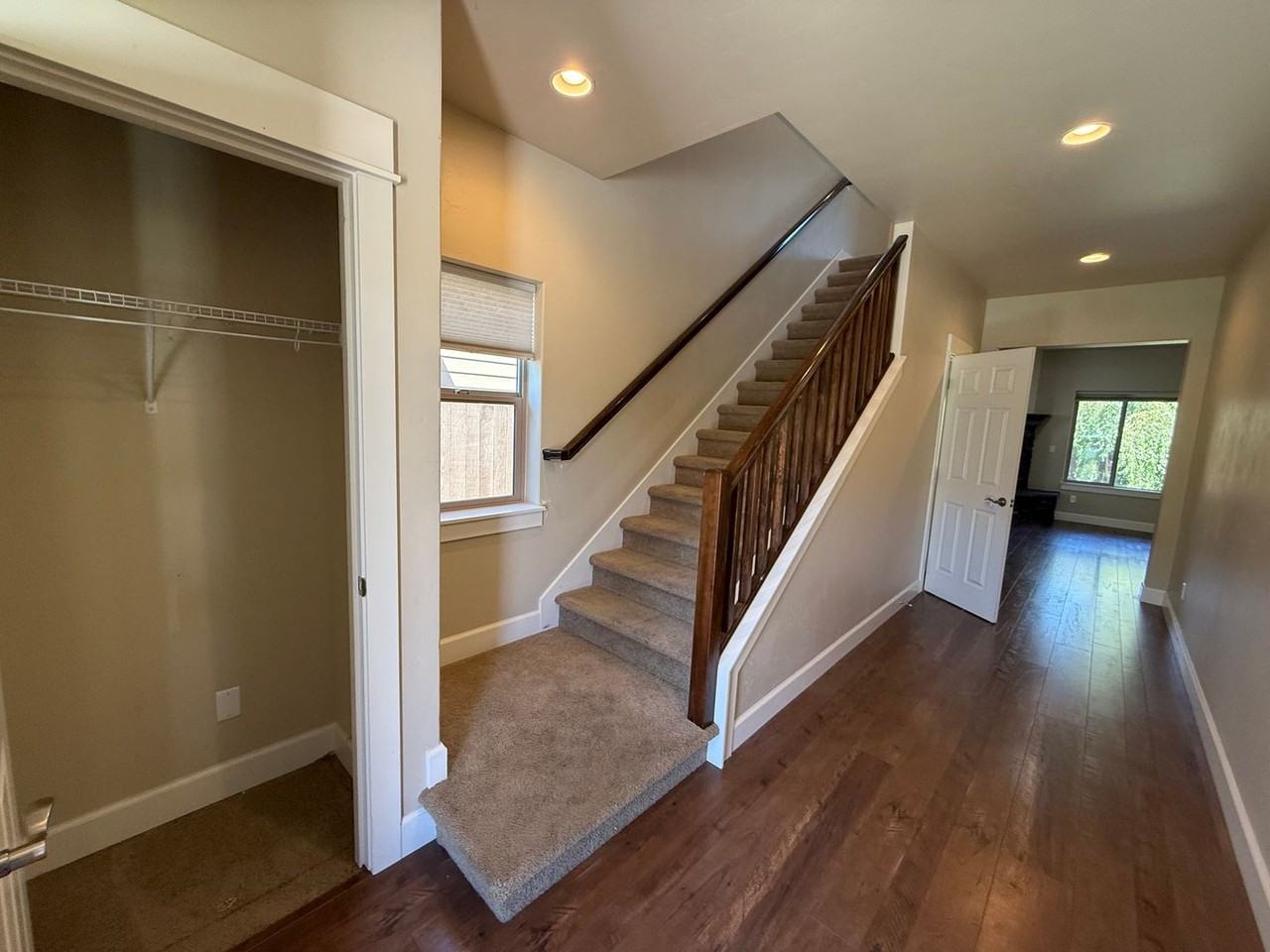 3120 Ne Marea Dr - Photo 2 of 30