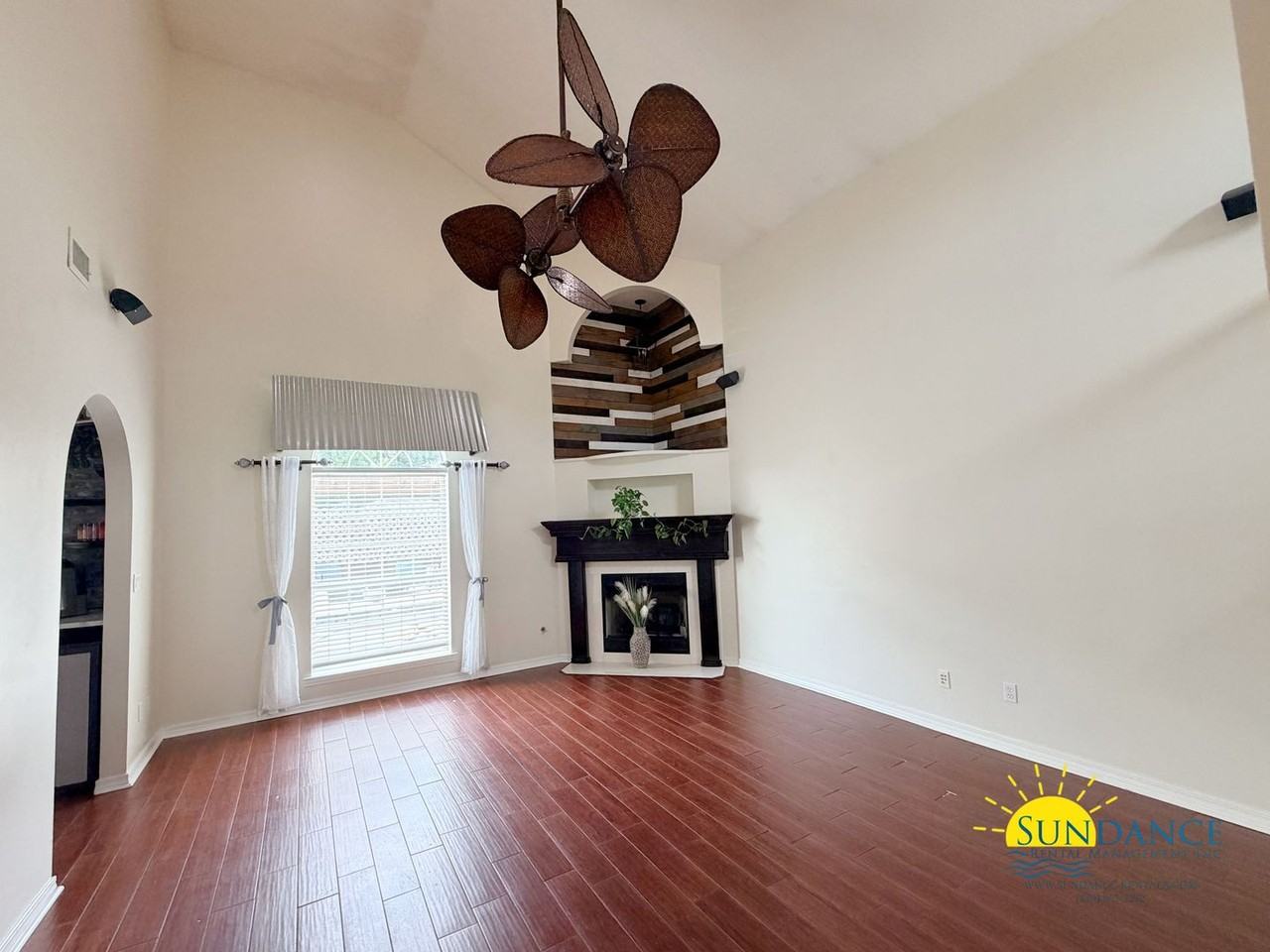 1960 Procteridge Ct - Photo 3 of 29