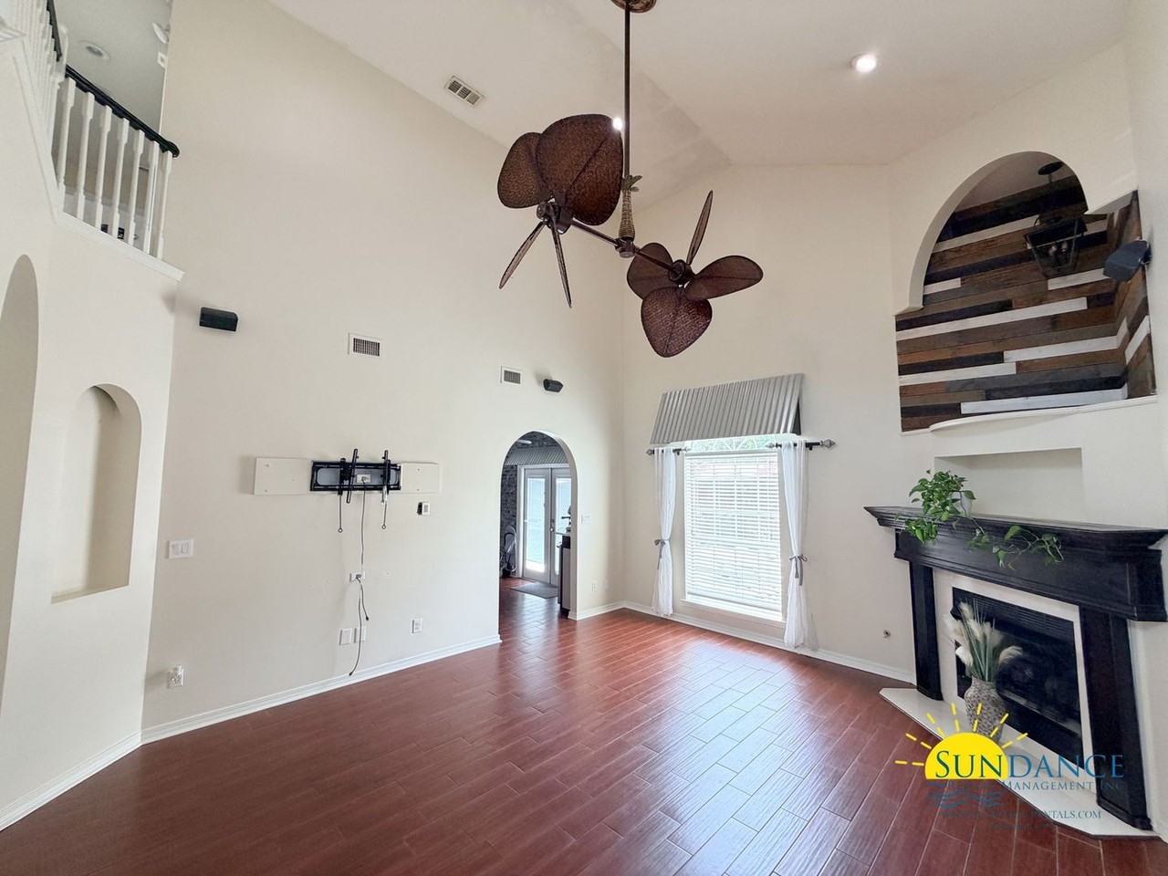 1960 Procteridge Ct - Photo 5 of 29
