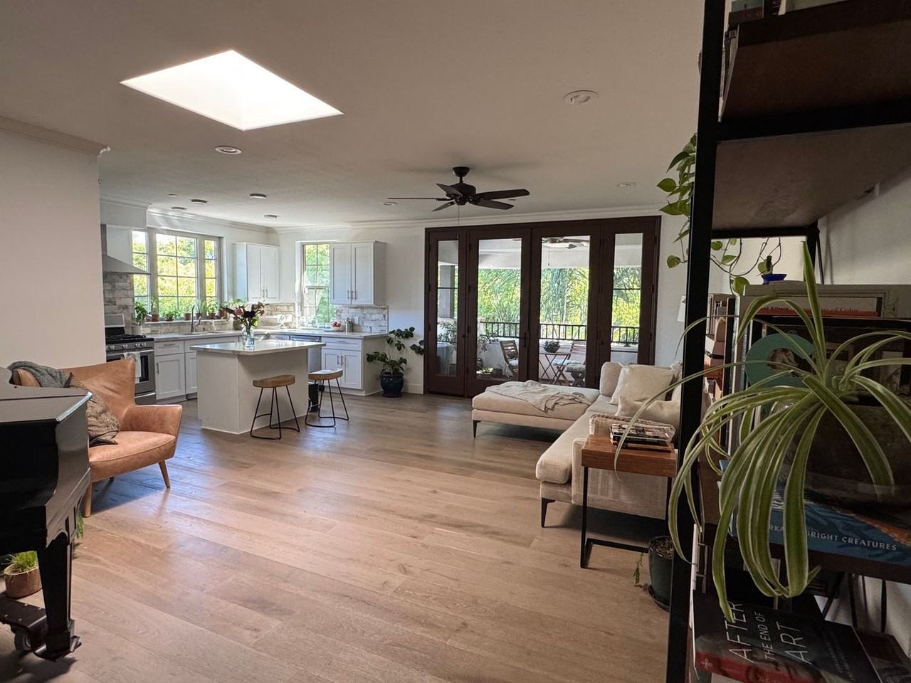 225 B St - Photo 2 of 9