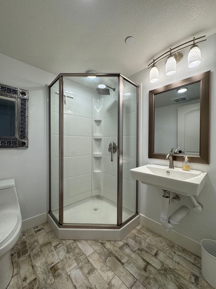 225 B St - Photo 7 of 9