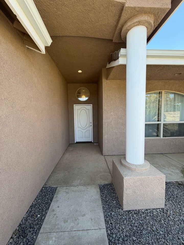 1327 E Sunnyside Ave - Photo 2 of 30