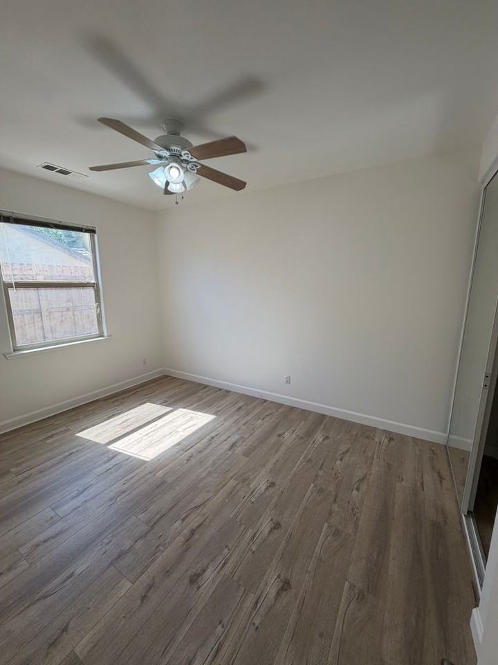 1327 E Sunnyside Ave - Photo 4 of 30