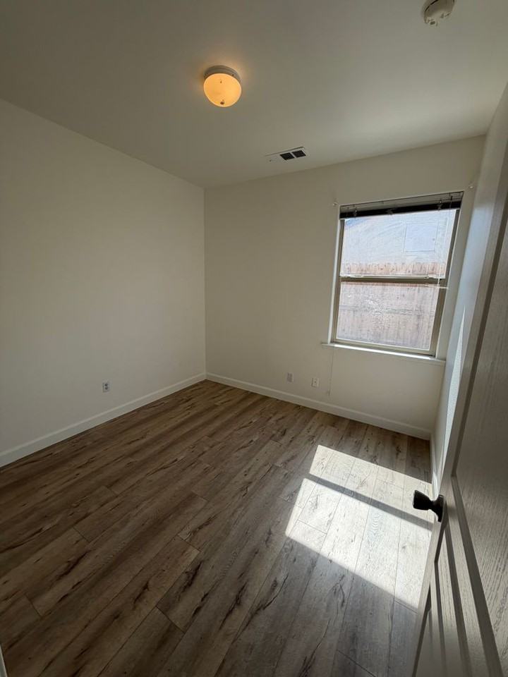 1327 E Sunnyside Ave - Photo 7 of 30