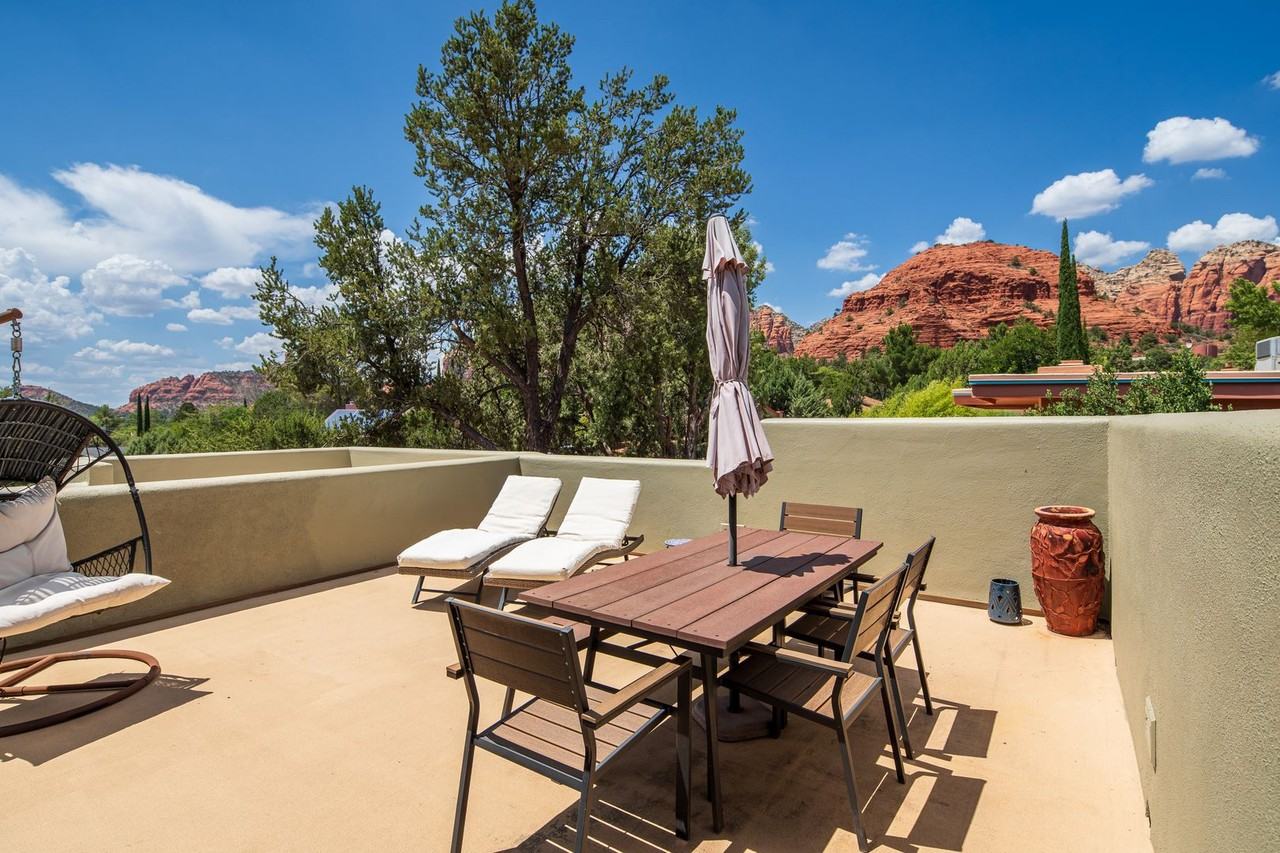630 Mountain Shadows Dr - Photo 3 of 38