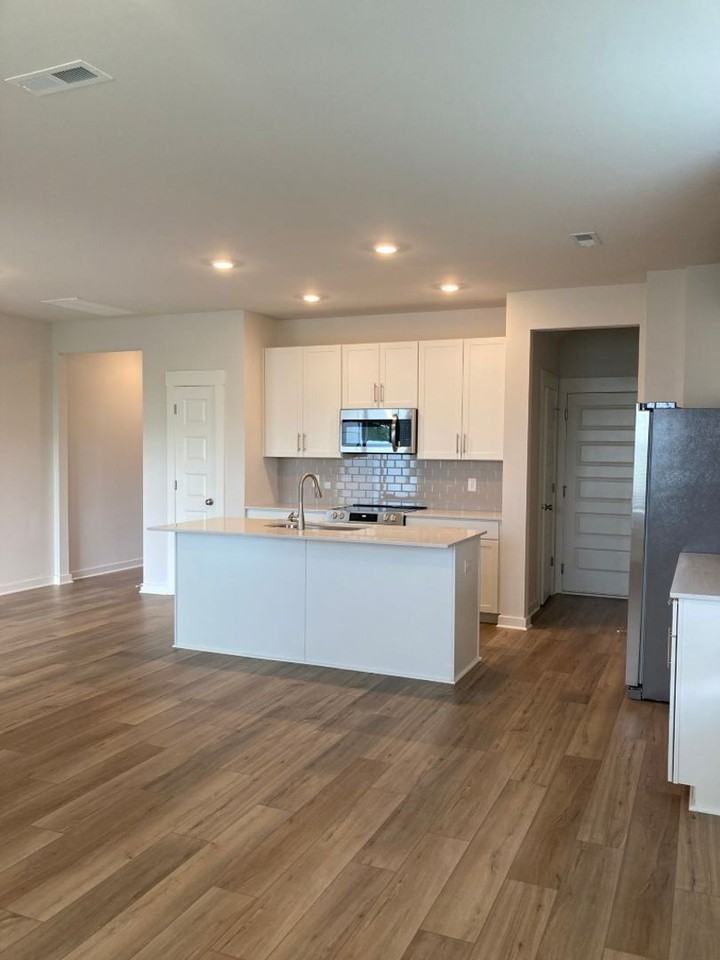 474 Lydia Ashley Ln - Photo 6 of 31